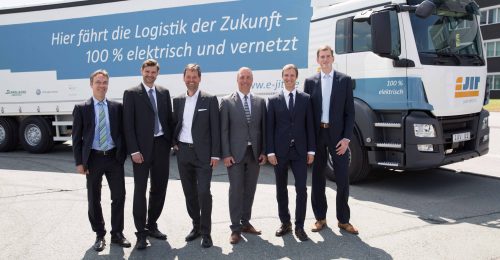 v.l.n.r. C.Liebich (BMWi), A.Wächtler (AMZ), M.Weihrauch (Porsche Leipzig), R.Wolf (Volkswagen Sachsen), T.Lammer (Schnellecke Transport), M.Taubenreuther (IAV); Credit: Annette Hornischer, DDI